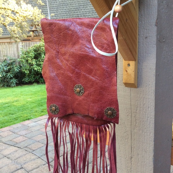 White Buffalo creations red crossbody fringe hem - Picture 1 of 9
